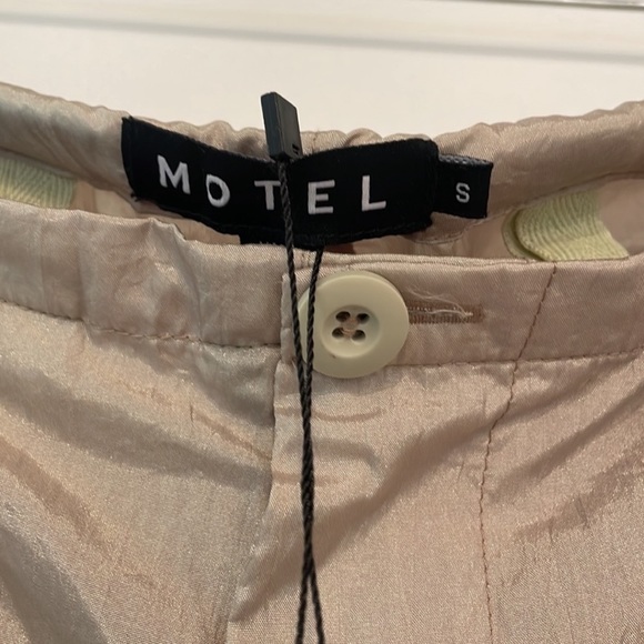 Motel rocks - Picture 2 of 8